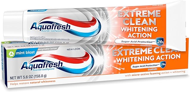Aquafresh Extreme Clean Whitening Action Fluoride Toothpaste for Cavity Protection, Sugar Acid Protection, Mint Blast, 56 oz