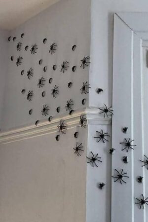 70 Pcs Halloween Spider Decorations Indoor, 4 Sizes 3D Plastic Spider Stickers Halloween Party Supplies Decorations for Home Wall Stickers Decor - Indoor Outdoor Room Window Décor