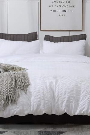 AveLom White Duvet Cover Queen (90 x 90 Inches)， 3 Pieces (1 Duvet Cover + 2 Pillow Cases) Stripe Zipper Closure Corner Ties Soft Washed Microfiber Duvet Cover for Men, Women