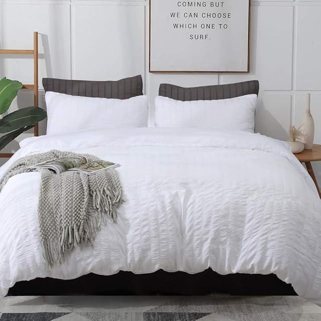 AveLom White Duvet Cover Queen (90 x 90 Inches), 3 Pieces (1 Duvet Cover + 2 Pillow Cases) Stripe Zipper Closure Corner Ties Soft Washed Microfiber Duvet Cover for Men, Women