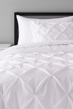 Amazon Basics Soft, Lightweight Twin Size Comforter Sets, All-Season Down-Alternative 2-Piece Bedding Set, Pinch Pleat Design, Twin/TwinXL Size, Bright White
