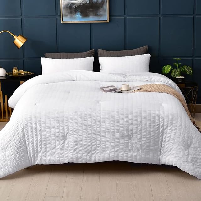 AveLom Seersucker Down Alternative Lightweight Comforter Set