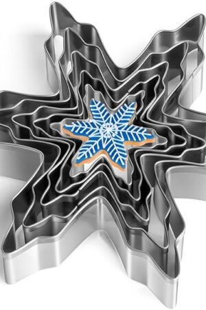 Christmas Cookie Cutters Set of 5 Pieces, Snowflake Shaped Cookie Cutters Set for Christmas and Winter Holiday, Stainless Steel Winter Snowflake Cookie Cutter Set for Baking