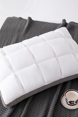 YOUR MOON Soft Pillow Queen for Sleeping, Super Soft Support Down Alternative Pillow, 100% Cotton Shell Luxury Comfy Fluffy Bed Pillows for Sleep(White)
