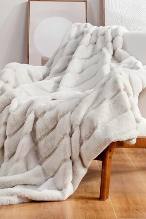 Cozy Bliss Faux Fur Throw Blanket, Thick Plush Cozy Soft Winter Blanket