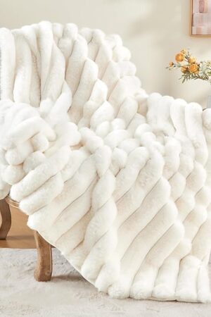BEDELITE Faux Fur Throw Blanket 3D Striped 770GSM Faux Rabbit Fur Cream 50"x 60"