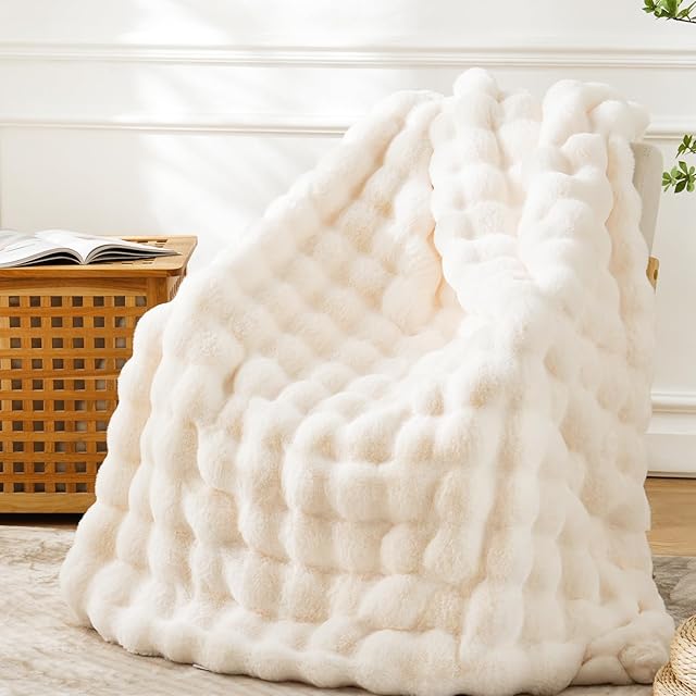BENVWE Faux Fur Bubble Blanket Throw Blanket for Women
