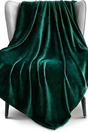 Exclusivo Mezcla Fleece Throw Blanket 300GSM Forest Green 50x70 Inches