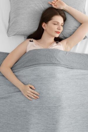 Elegear Revolutionary Cooling Blanket Twin, Absorbs Heat to Keep Body Cool for Night Sweats, Arc-Chill Cool 3.0 Fiber Q-Max>0.5 for Hot Sleepers, Lightweight Summer Cold Blankets for Sleeping, Grey