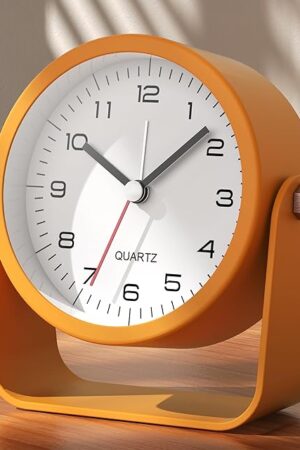 AYRELY® 3.5 Inch Small Analog Alarm Clocks,Battery Operated Desk Clock,Cute Table Clock with Light，Adjustable Angle for Travel,Bedside,Bedroom,Kids,Living Room Decor(Orange)