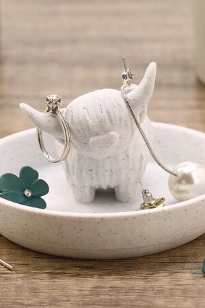 Awsaccy Highland Cow Ring Holder with Circular Dish, Plastic Farmhouse & Bohemian Style Marble Cute Unique Women Gifts Stuff Ring Jewelry Plate Organizer for Bathroom Office Home Room Desk Decor