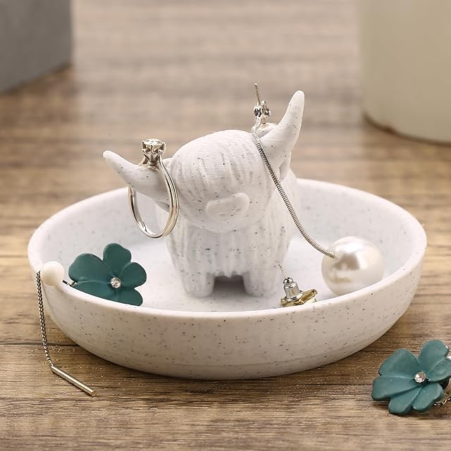 Awsaccy Highland Cow Ring Holder with Circular Dish, Plastic Farmhouse & Bohemian Style Marble Cute Unique Women Gifts Stuff Ring Jewelry Plate Organizer for Bathroom Office Home Room Desk Decor