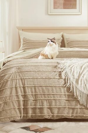 7 Pieces Queen Comforter Set Beige Fleece Striped