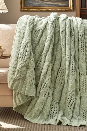 Amélie Home Chunky Knit Cable Knitted Breathable Throw Blanket