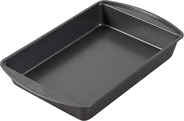 Wilton Gold Premium Non-Stick Warp-Resistant Bakeware, Made without PFAs, Large Loaf Pan, 9.25 x 5.25 in, Packaging May Vary
