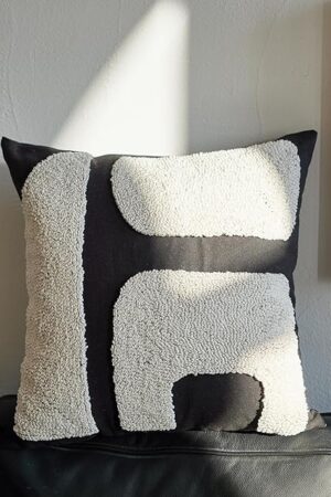 Black White Geometric Tufted Decorative Throw Pillow Cover，Chunky Boho Minimalist Modern Pillow Case，Mid Century Woven Abstract Pillow Sham for Bed Couch Living Room，18x18 inches, 1PCS