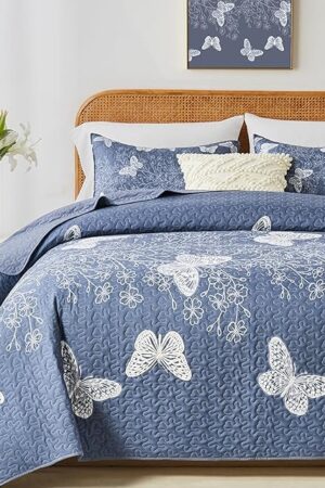 Yogeneg Full Queen Size Quilt Set,White Butterfly Botanical Pattern Blush Grey Bedding Set,3 Piece Lightweight Soft Summer Bedspread Coverlet with 2 PIillow Sham for All Season(Butterfly,90"x96")