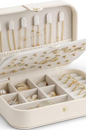 Vlando Travel Jewelry Case for Women Girls Mothers, PU Leather Small Mini Jewelry Box for Rings, Necklaces, Bracelets, Earring Holder Organizer Storage for Travel Accessories, Bridesmaid Gifts - Beige