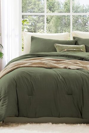 WRENSONGE Queen Comforter Set - 3 Pieces Prewashed Olive Green Comforter Soft Lightweight for All Seasons,Down Alternative Comforters Queen Size with 2 Pillow Shams