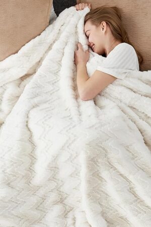 Cozy Bliss Faux Fur Throw Blanket for Couch - Ultra Soft Fuzzy Cozy Throw Gift Blankets for Women,Cream White Boho Blanket for Sofa Bedroom Living Room.50 * 60 Inches