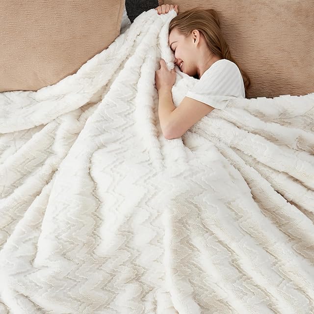 Cozy Bliss Faux Fur Throw Blanket for Couch - Ultra Soft Fuzzy Cozy Throw Gift Blankets for Women,Cream White Boho Blanket for Sofa Bedroom Living Room.50 * 60 Inches