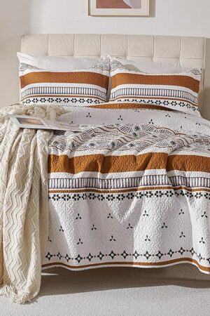 Cmfshape Queen Bohemia Quilt Bedding Set - 3 Pieces Reversible Ultrasonic Quilt with Classic Boho Pattern,Soft Lightweight Bedspread Coverlet for All Season with 2 Pillow Shams(86"x86")