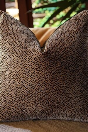 1pc luxury palace royal contemporary pillow cover, Leopard dot black and tan animal pattern single-sided high-precision jacquard velvet cutting process with zipper 20 x 20 inches (no pillow core)