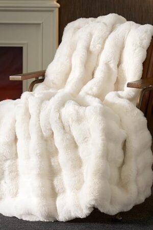 Amélie Home Faux Fur Throw Blanket Bubble Blanket 50"x60" Inches Cream White