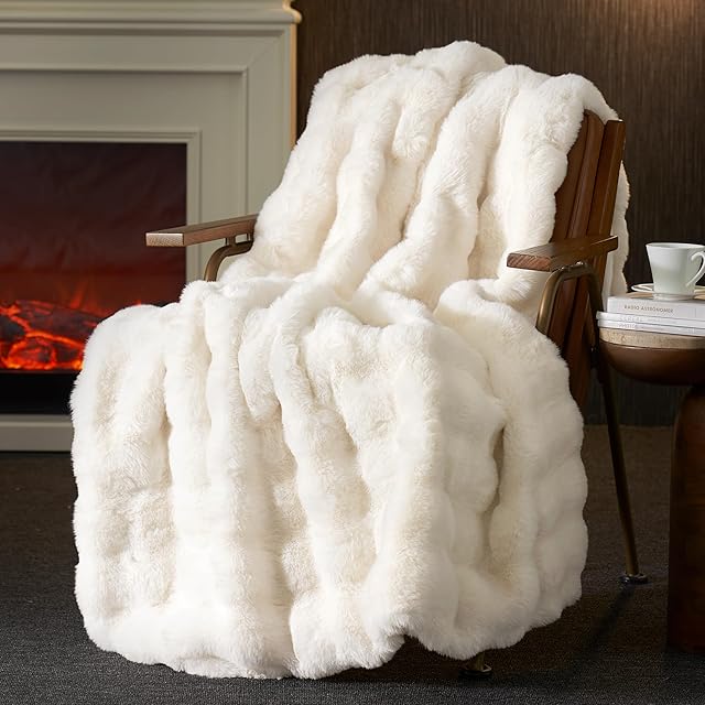 Amélie Home Faux Fur Throw Blanket Bubble Blanket 50"x60" Inches Cream White