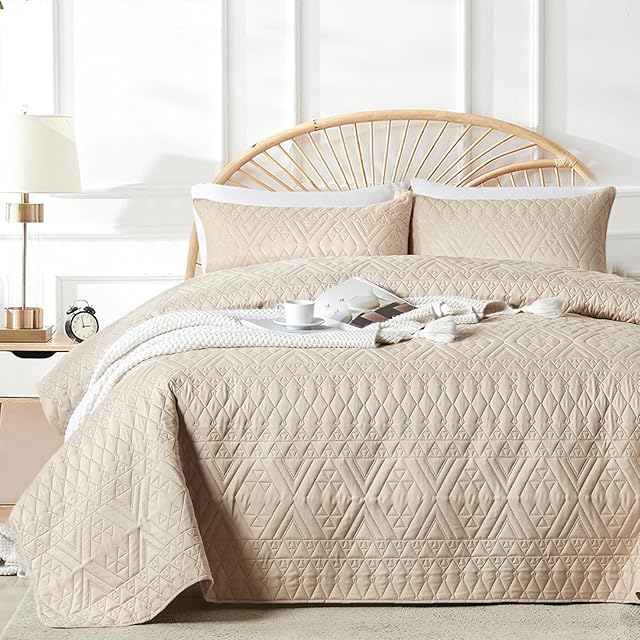 akkialla King/Cal King Size Quilt Bedding Set Beige Microfiber Geometric Pattern 3 Piece