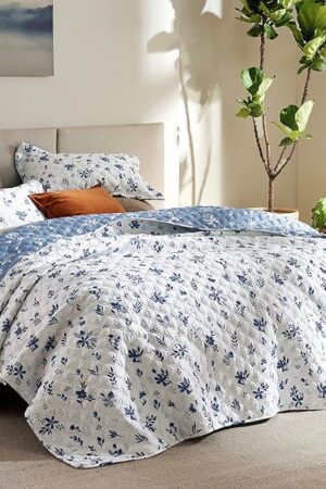 Bedsure Floral Quilt Set Queen - Reversible Blue & White Quilt Bedding Set, Daisy Design Bedspread, 3 Pieces Microfiber Lightweight Coverlet with 2 Pillow Shams for All Seasons (90"x96")