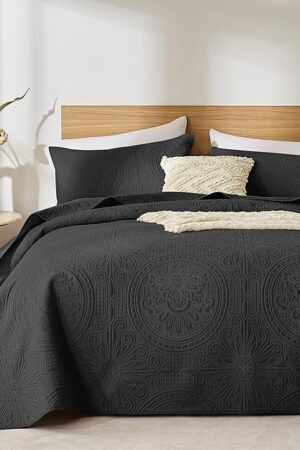 WURUIBO Full/Queen Quilt Set Black,Ultrasonic Embossed Bedspread, Lightweight Microfiber Coverlet, Modern Thin Bedding Set for All Season, 3 Piece(1 Quilt,2 Pillow Shams)