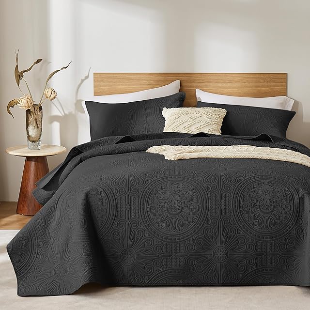 WURUIBO Full/Queen Quilt Set Black,Ultrasonic Embossed Bedspread, Lightweight Microfiber Coverlet, Modern Thin Bedding Set for All Season, 3 Piece(1 Quilt,2 Pillow Shams)