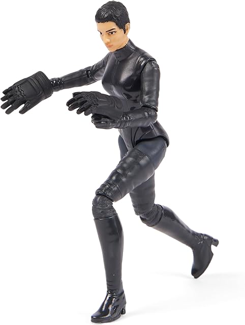 The DC Comics BATMAN , 10cm Selina Kyle Action Figure with 3 Accessories and Mystery Card, The Movie Collectible Kids Toys for Boys and Girls Ages 3 and up
